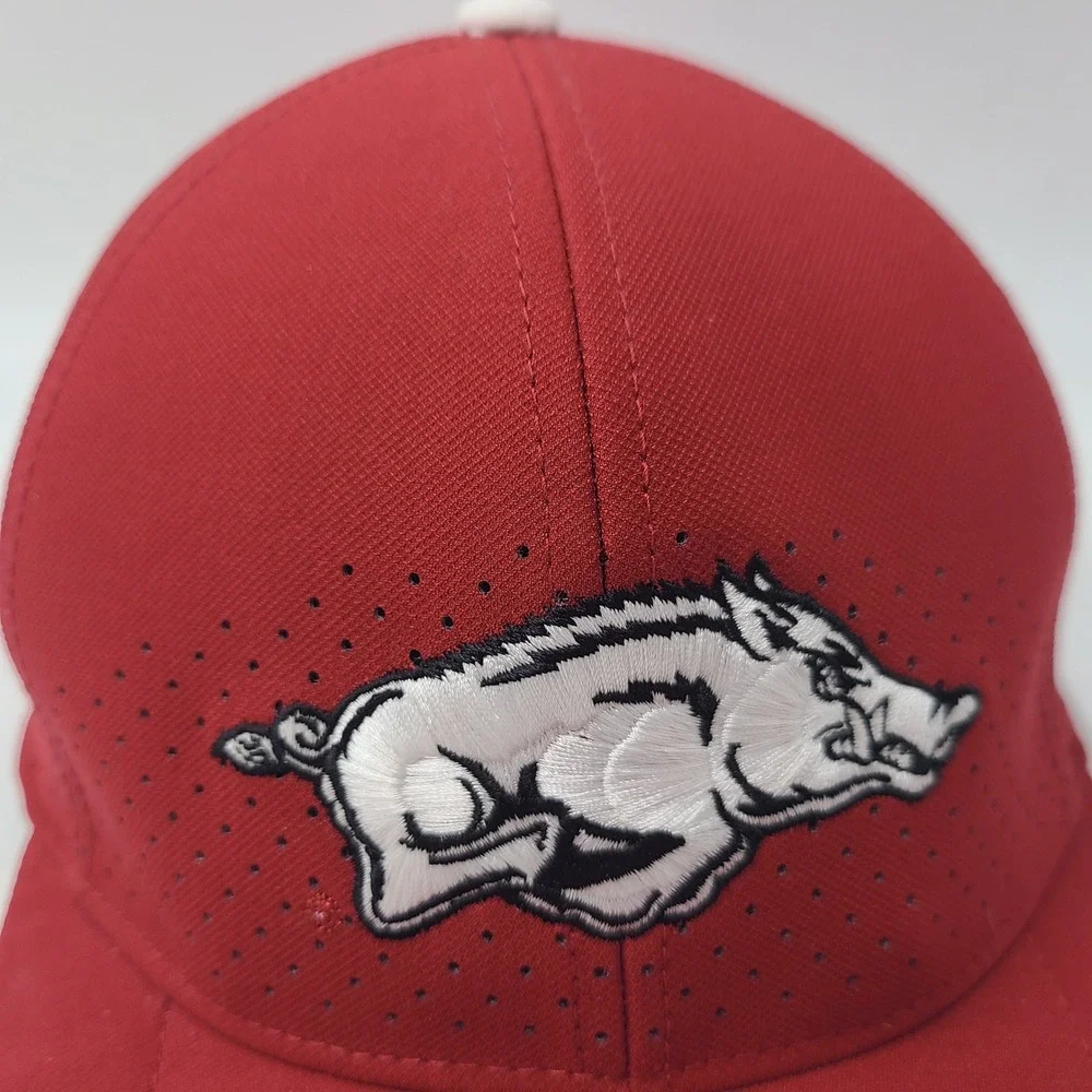 Arkansas Razorbacks Hat Fitted One‎ Size Nike Red White NCAA Classic99 Dri-Fit